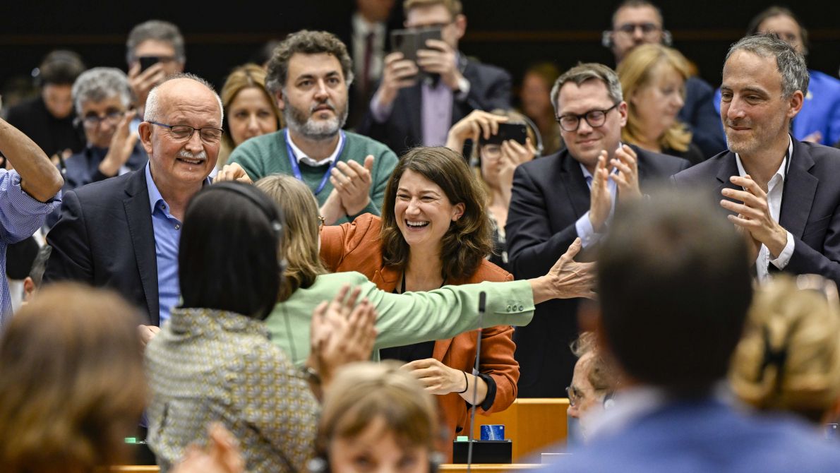 Lara Wolters MEP celebrating