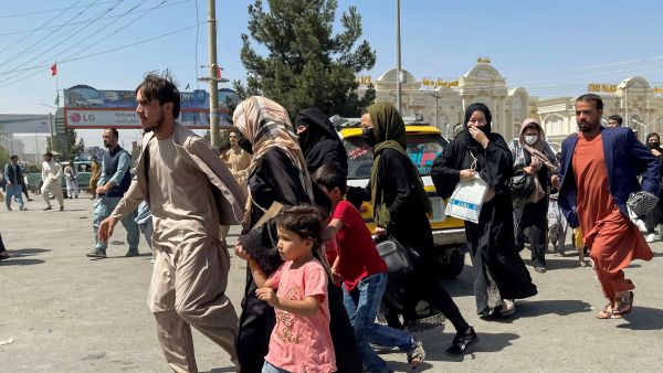 Afghan families fleeing the Taliban