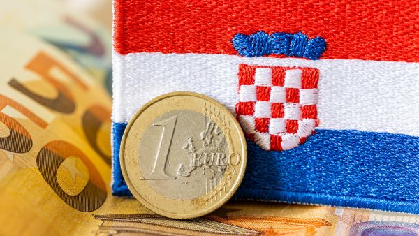Croatia join euro notes coins flag
