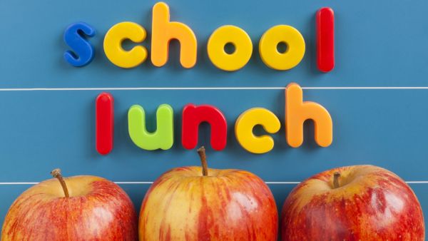 school lunch three apples