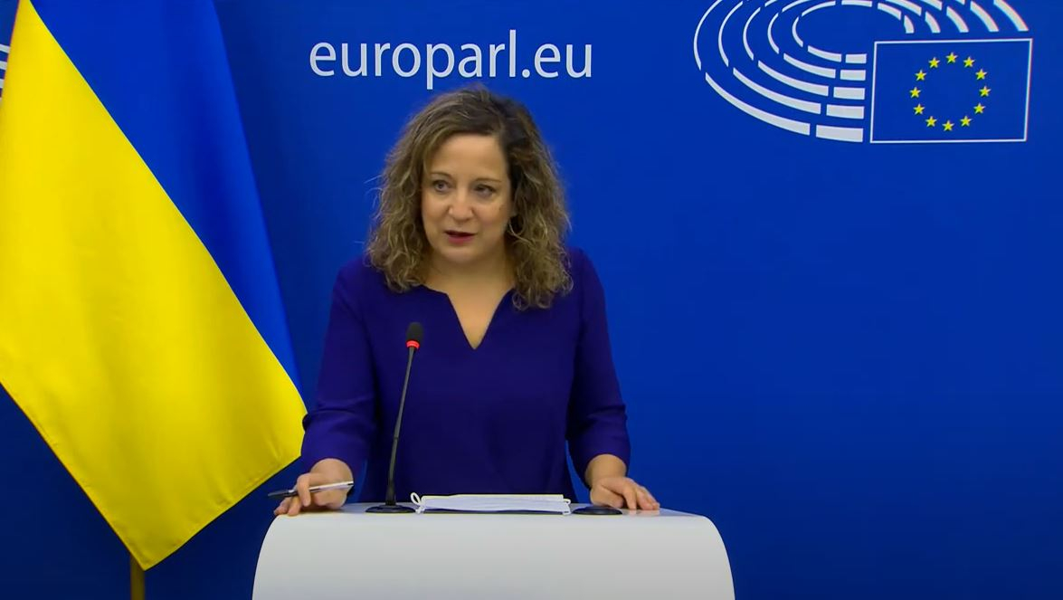 S&D president Iratxe Garcia speaking at a press conference with the Ukrainian flag behind