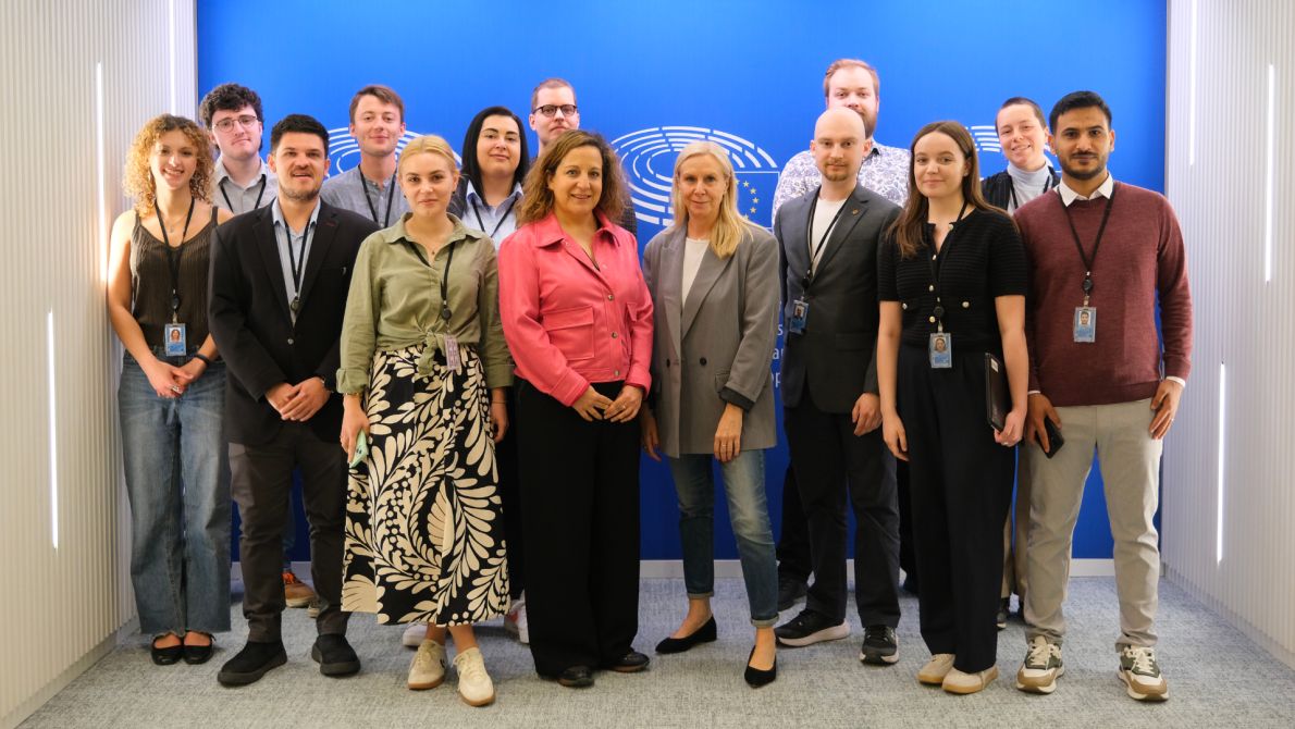 Trainees with S&D Leader Iratxe Garcia and Secretary General Fabrizia Panzetti 