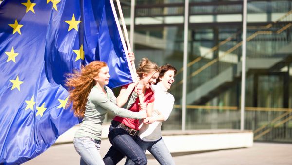 conference on the future of europe 3 girls EU flag