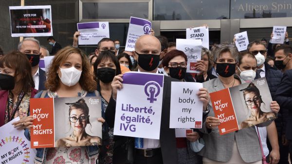 S&D MEPS, including President Iratxe Garcia, Maria Noichl and Fred Matic, join a demonstration for women's rights and sexual health and reproductive rights at the European Parliament