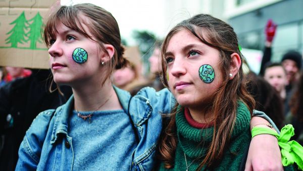 2 girls climate walk Paris 12 November 2021