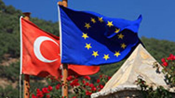 EU has to freeze the accession talks with Ankara, say S&amp;Ds, EU enlargement, Kati Piri, the rule of law and human rights,