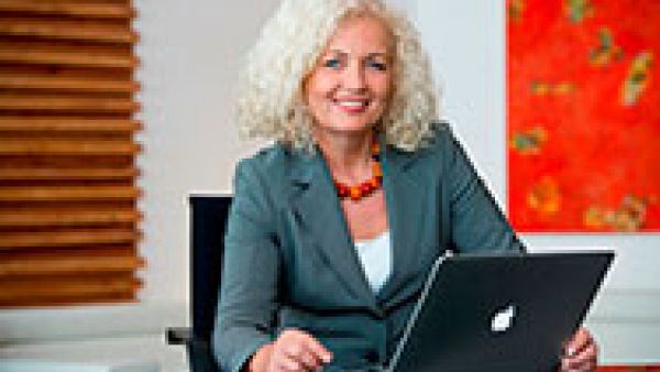 Karin KADENBACH Karin KADENBACH