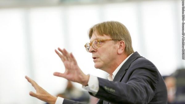 Verhofstadt’s new political somersault: from Grillo to Berlusconi in one week