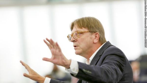 Verhofstadt’s new political somersault: from Grillo to Berlusconi in one week Verhofstadt’s new political somersault: from Grillo to Berlusconi in one week