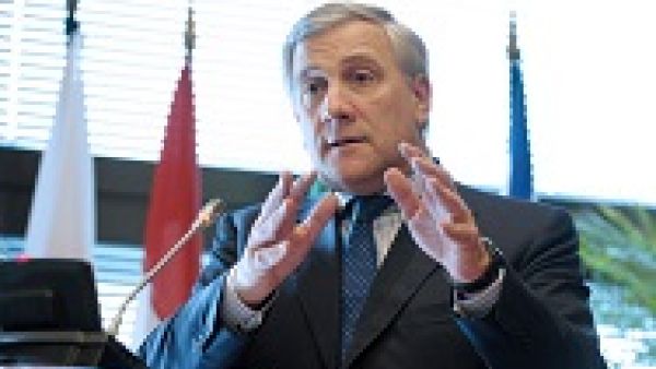 Mr Tajani, you haven’t responded as candidate for the presidency of the European Parliament, will you accept the votes of the extreme right, Antonio Tajani, Pervenche Berès MEP, 
