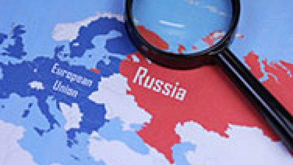 EU Russia maps and magnifying glass