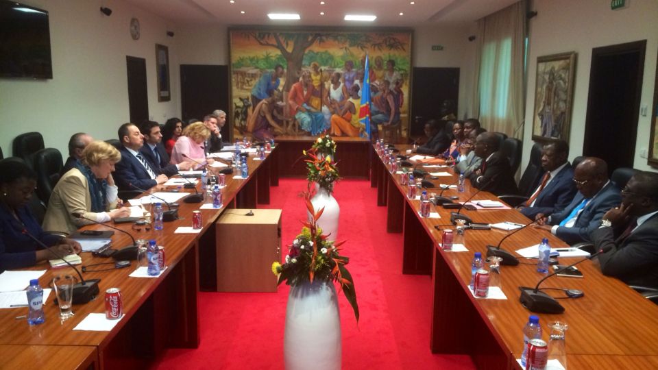 la délégation du Groupe S&amp;D, composée des eurodéputées Marie Arena, Elena Valenciano, Linda McAvan et Cécile Kyenge et de son président Gianni Pittella a rencontré le premier ministre du Congo Matata Ponyo Mapon et plusieurs membres du gouvernement.